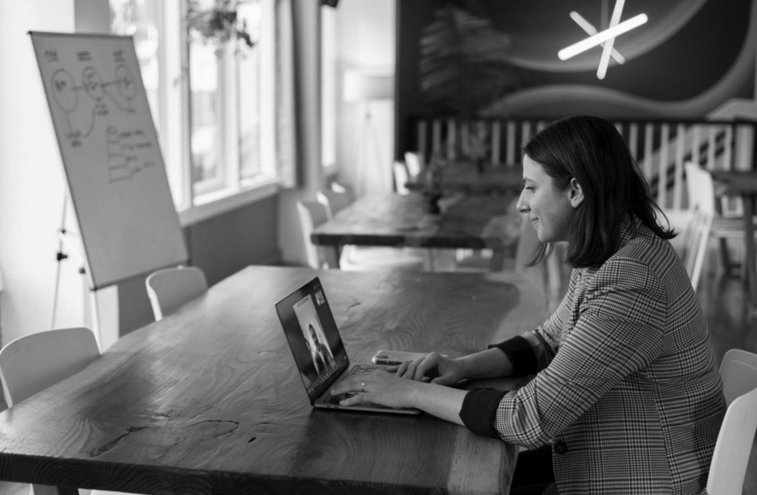 Collaborative learning environment with students reviewing analysis techniques
